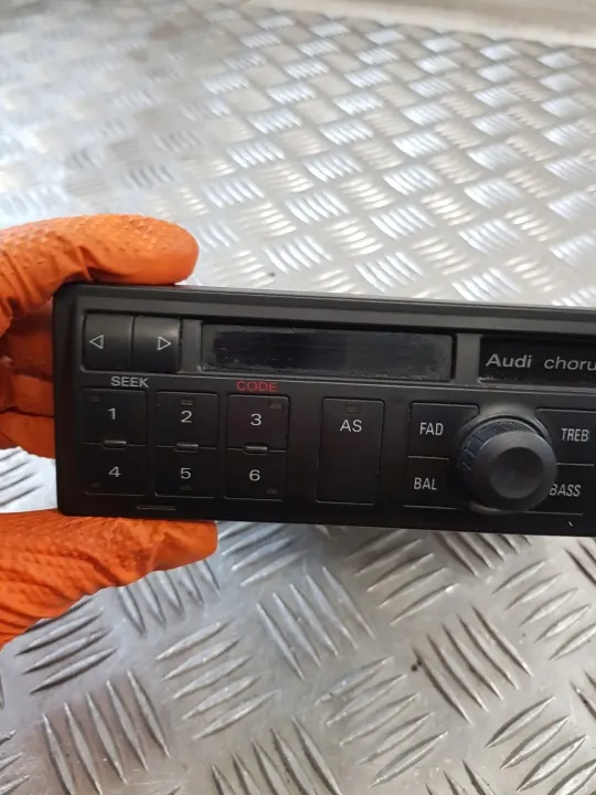 Rádio Audi OE usado OEM 4B0035152B image 9
