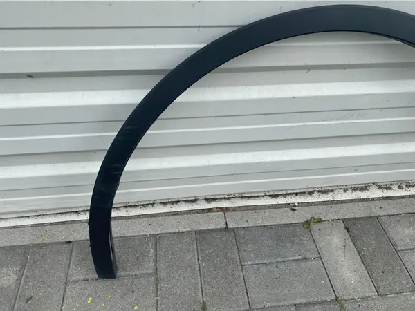 Vasen etulokasuojan trimmi Tesla Model Y EU image 2