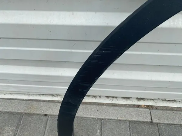 Vasen etulokasuojan trimmi Tesla Model Y EU image 5