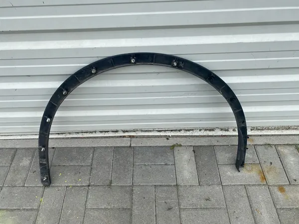 Vasen etulokasuojan trimmi Tesla Model Y EU image 6