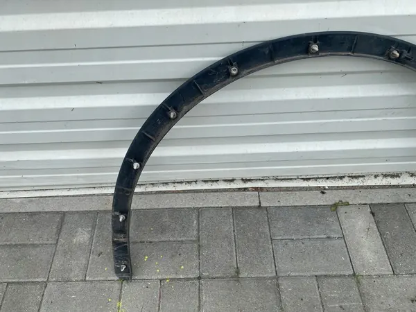 Vasen etulokasuojan trimmi Tesla Model Y EU image 7