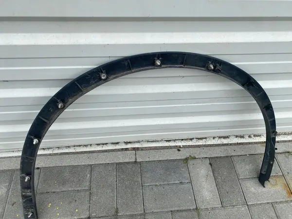 Vasen etulokasuojan trimmi Tesla Model Y EU image 8