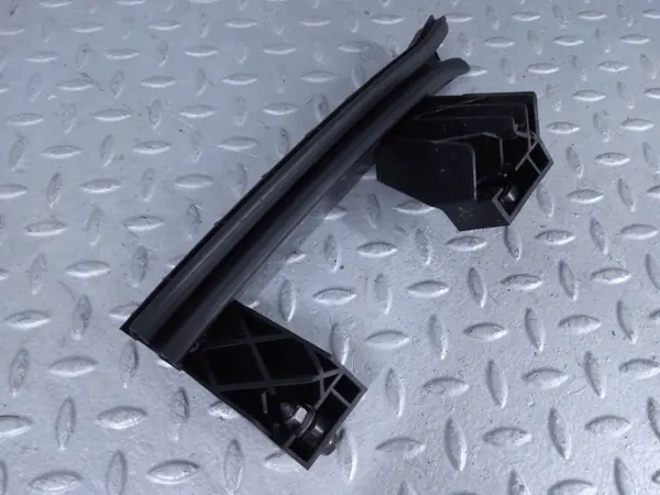OEM 9832714880 Garniture vitre porte arrière gauche image 2