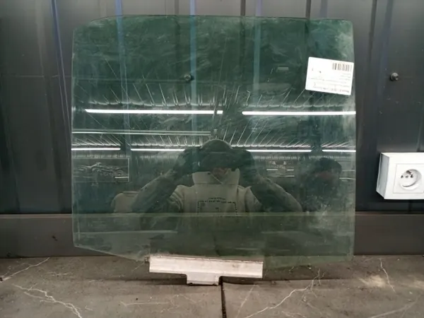 Gebruikt rechter achterportierglas OEM szyba drzwi prawy tyl MERCEDES W201 image 2