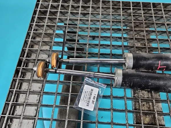 Set Ammortizzatori Posteriori BMW E90 L+P image 2