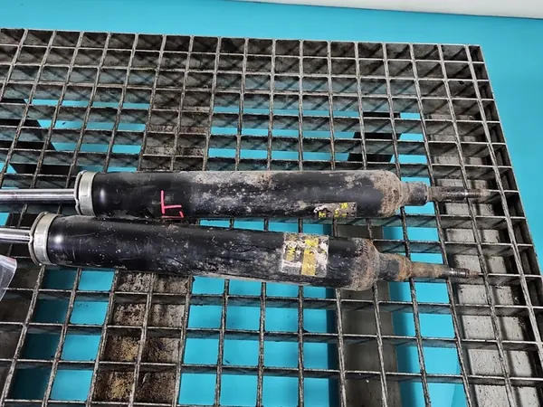 Set Ammortizzatori Posteriori BMW E90 L+P image 3