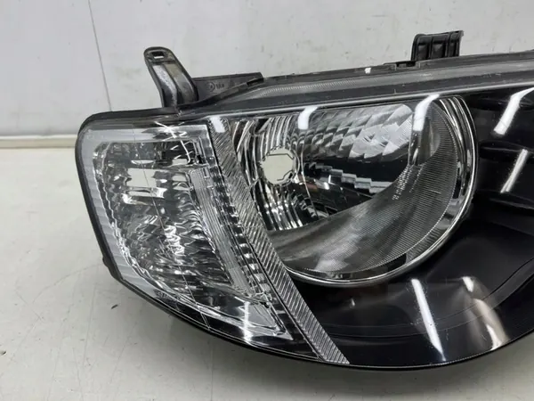 Faros derecho Mitsubishi L200 KA KB 05-10r. H4 OEM image 4