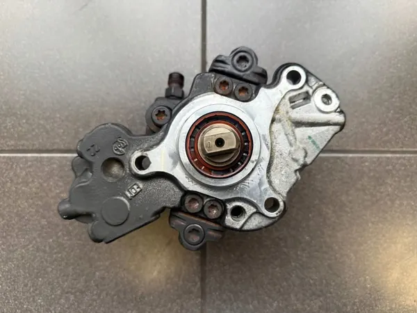 Ford Mondeo MK4 Lift 2.0 Diesel inspuitpomp OEM 9687959180 image 3