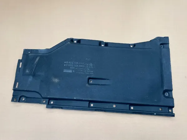 Audi A5 8W Underkroppsskydd Höger OEM 8W6825208B image 3