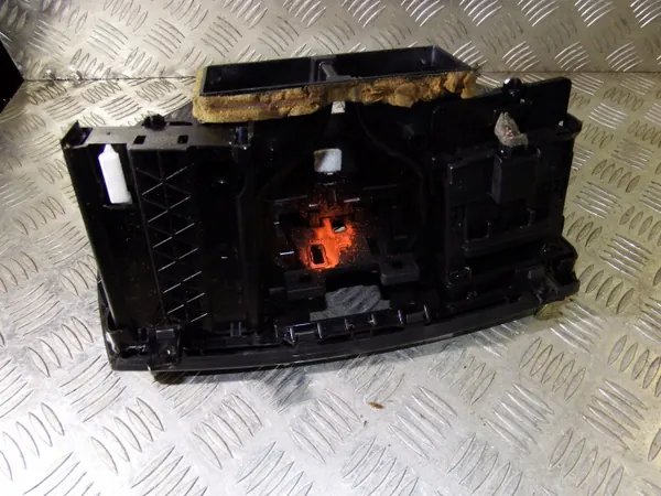 Mittre ventilationsgallret OEM 875621 för Renault Laguna III image 3
