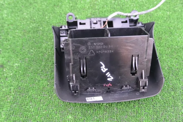 Mercedes W211 Heck-Lüftungsgitter OEM 2118300954 image 4