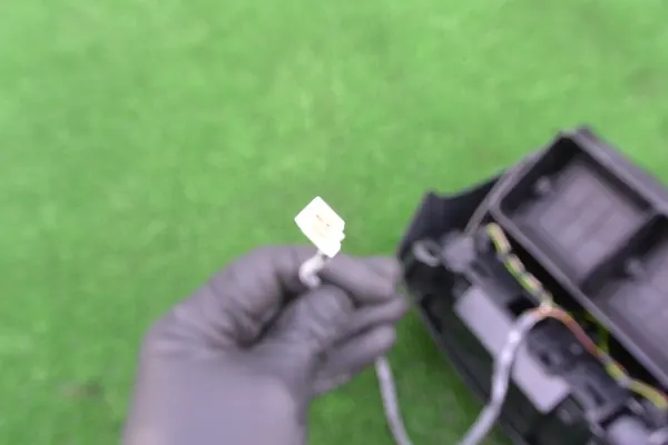 Mercedes W211 Heck-Lüftungsgitter OEM 2118300954 image 7