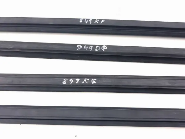 OEM AMD213644 Fronttür-Fensterdichtung - Gebraucht image 3