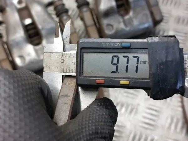 OEM TARCZE HAMULCOWE TYŁ + KLOCKI + ZACISKI OPEL ASTRA H image 6