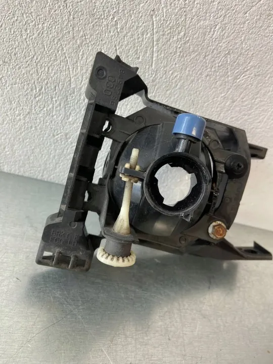 Farol de nevoeiro dianteiro esquerdo OEM SXB1641 Subaru image 6