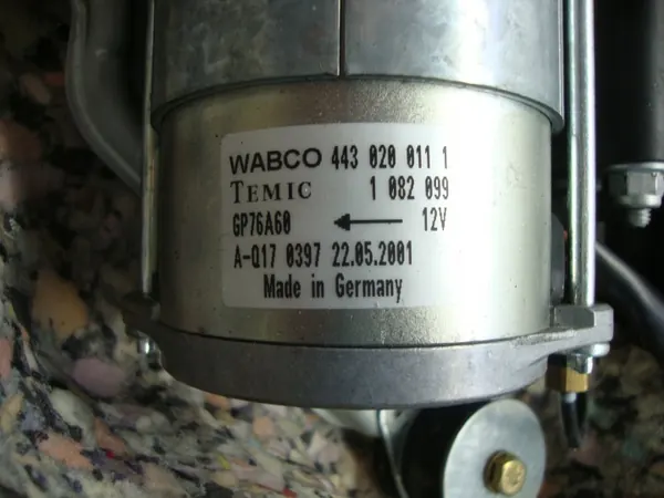 Compresseur suspension BMW X5 E53 OEM 881082099 image 5