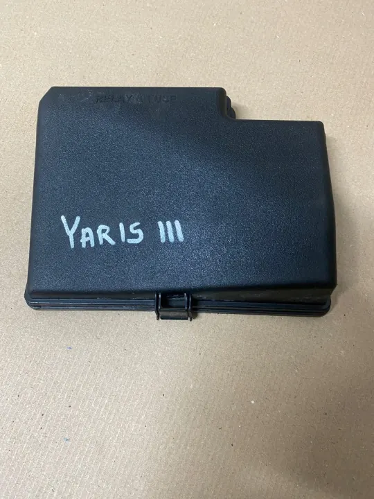 Sulakekotikansi OEM 82662-52801 Toyota Yaris III:lle image 2