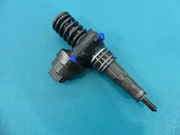 Pompe lave-glace OEM 038130073F pour VW 1.9 TDI image 2