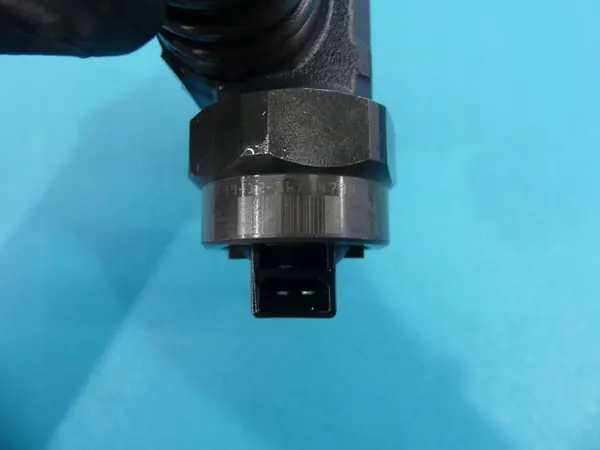 Pompe lave-glace OEM 038130073F pour VW 1.9 TDI image 3