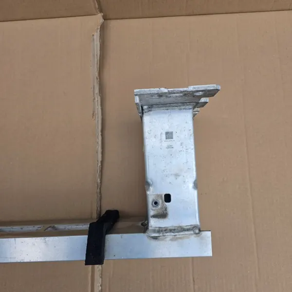 Voorbumper versterking OEM M8E210005A0 image 5