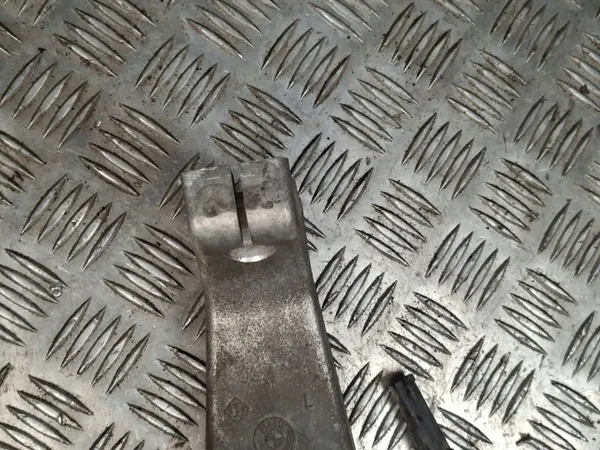 Pivot de triangle avant gauche OEM 6777751 BMW 5 image 5