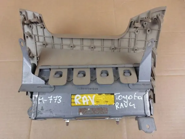 Toyota OE 73900-42010-B0 knie-airbag voor RAV4 III image 3