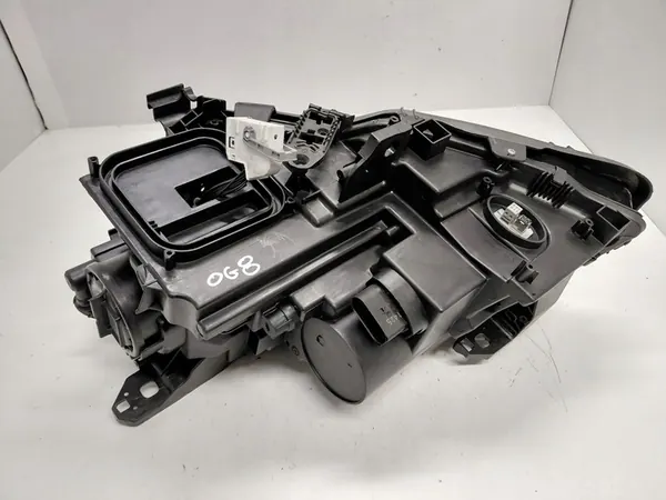 Mercedes GLA W156 Bi Xenon Rechter Lamp A1569061800 image 4