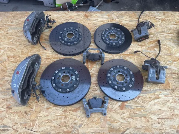 Audi S6/RS6 C8 keraamiset jarrupalat OEM 4M0615602J image 4