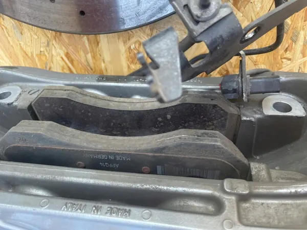 Audi S6/RS6 C8 keraamiset jarrupalat OEM 4M0615602J image 9