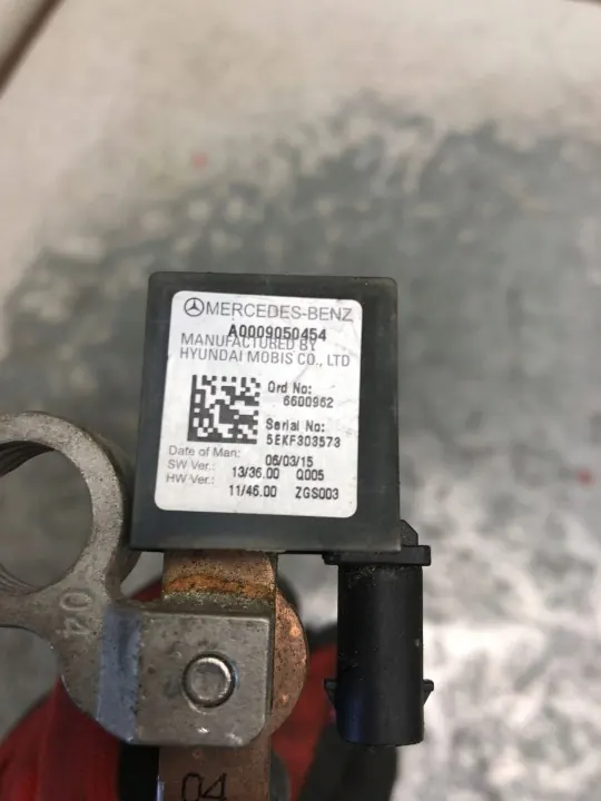 Mercedes Minuspool OEM A0009050454 image 3