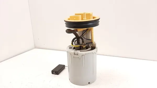 Brandstofpomp Skoda Fabia Mk2 2009 6Q0919050C image 3