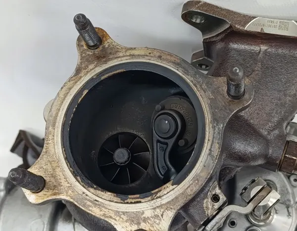 Turbo Audi OE 06L145701J - État Utilisé image 4