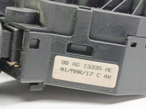 Ford Focus Hatchback 2001 98AG13335AE image 6