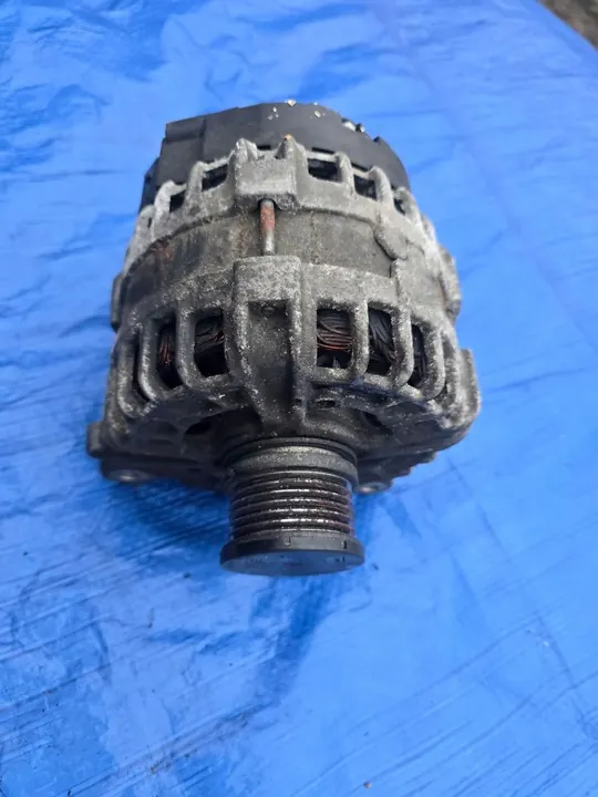 VW PASSAT B8 2.0 TDI Alternator 03L903023M image 2