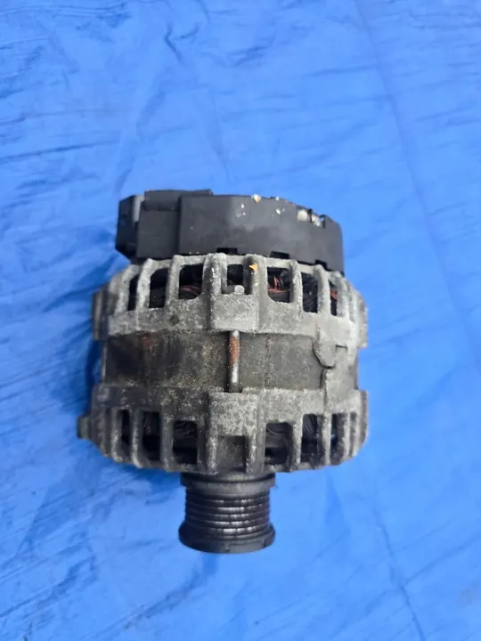 VW PASSAT B8 2.0 TDI Alternator 03L903023M image 3