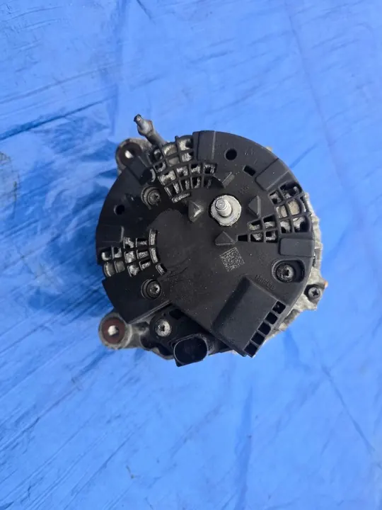 VW PASSAT B8 2.0 TDI Alternator 03L903023M image 5