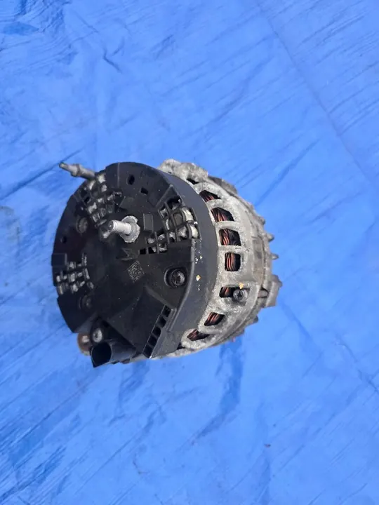 VW PASSAT B8 2.0 TDI Alternator 03L903023M image 6