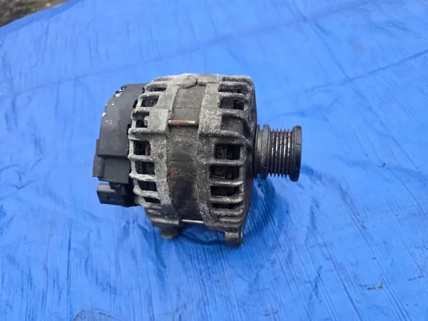 VW PASSAT B8 2.0 TDI Alternator 03L903023M image 9