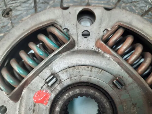 Conjunto de embreagem Subaru WRX 2008 30100AA881 image 10