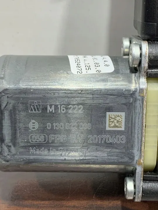 Alfa Romeo Stelvio höger bakrutsmotor OEM 0130822068 image 3
