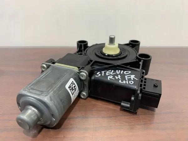 Alfa Romeo Stelvio höger bakrutsmotor OEM 0130822068 image 5