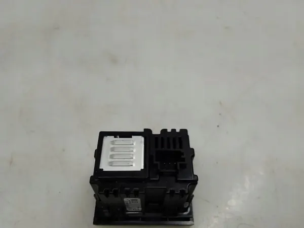 Puerto USB OEM A2478208402 para Mercedes-Benz image 3