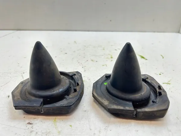 Renault Talisman Taka jousituksen istuin OEM 552400925R image 4