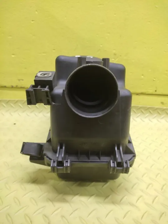 TOYOTA AVENSIS T25 2.4 Ilmansuodattimen Kotelo image 3