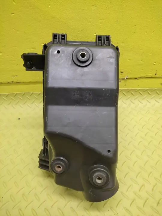 TOYOTA AVENSIS T25 2.4 Ilmansuodattimen Kotelo image 6