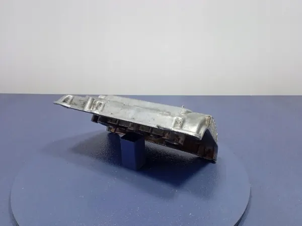 Klepdeksel Rechts Audi A6 C5 2.8 V6 OEM 078103472L image 3