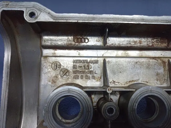 Klepdeksel Rechts Audi A6 C5 2.8 V6 OEM 078103472L image 7