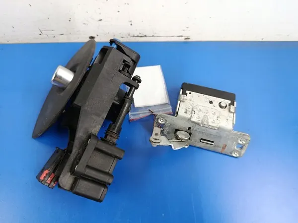 BAKLUCKA LÅS OPEL CORSA C LIFT 90534769 image 2