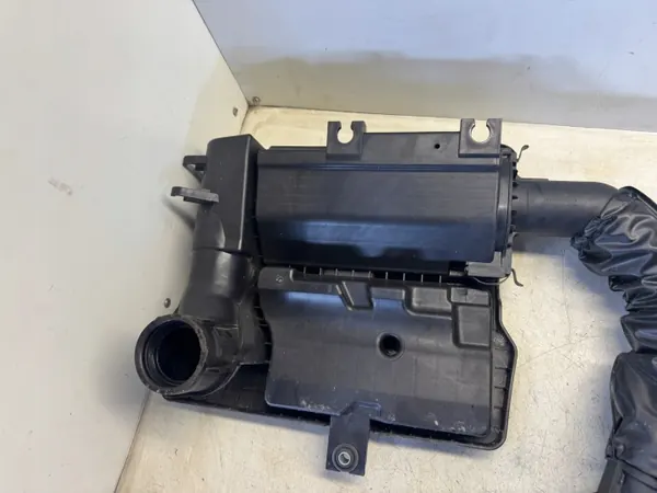 Kia Luftfiltergehäuse OEM 28100-G6300 - Gebraucht image 5