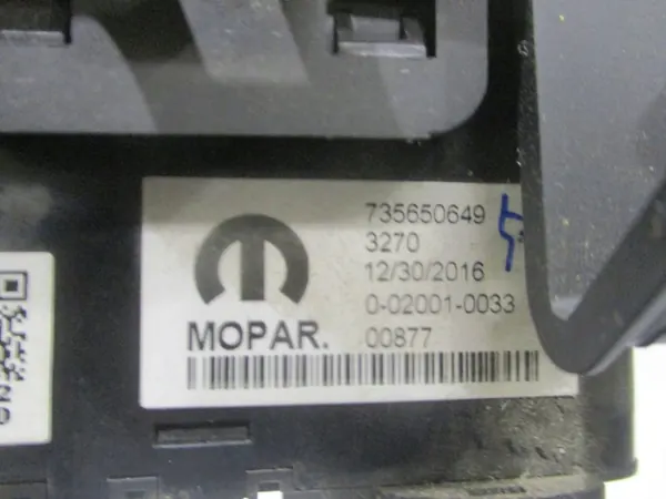 Enchufe AUX USB Fiat 500X OEM 735650649 image 4